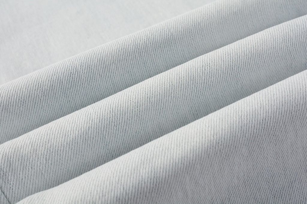 PURPLE  Men Streetwear Skinny Jeans Light Gray Wash with Minimalist Style and Tag Accent 9081